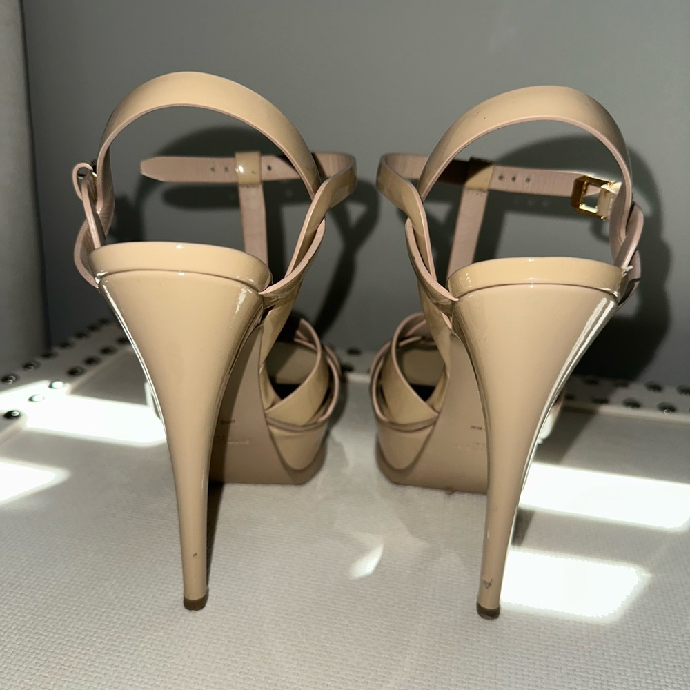 Saint Laurent YSL Tribute T-Strap Platform Sandal in Nude Patent - Picture 3 of 7